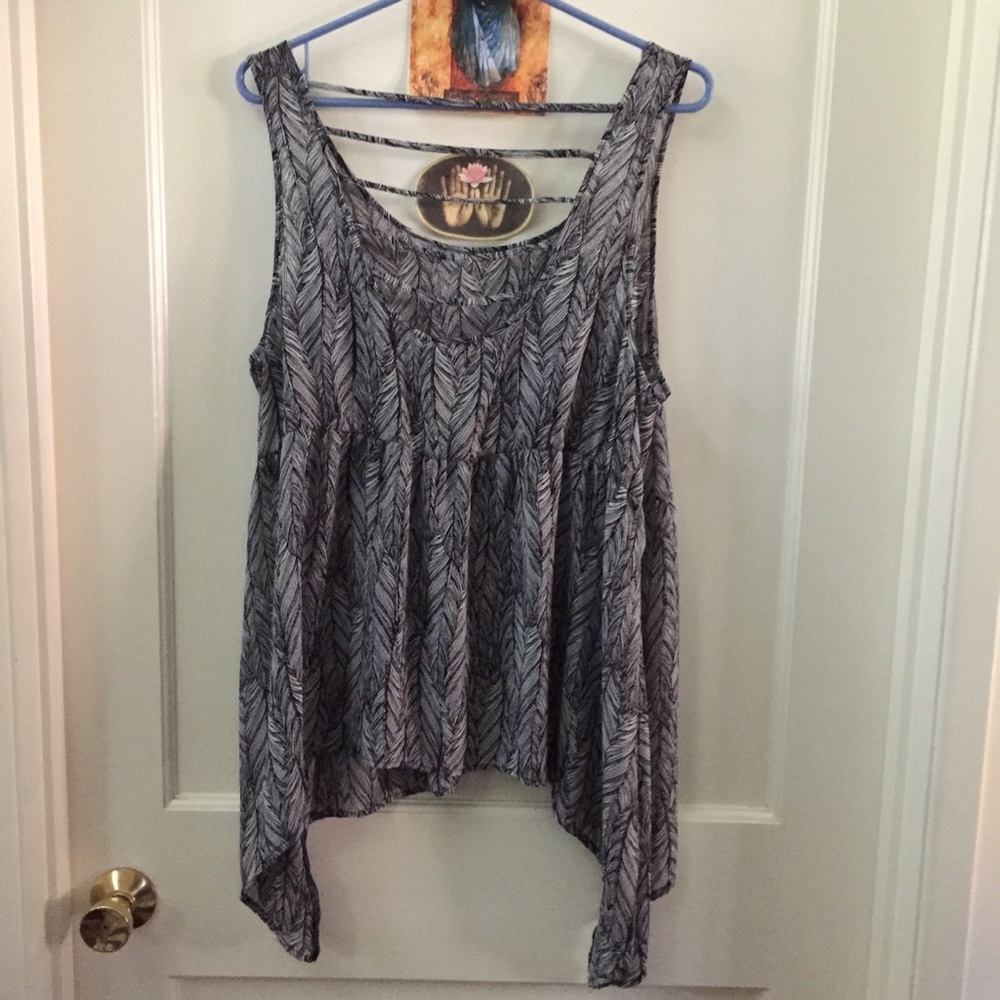 Torrid Top with Feather Pattern Black plus size 1 - Picture 4 of 14